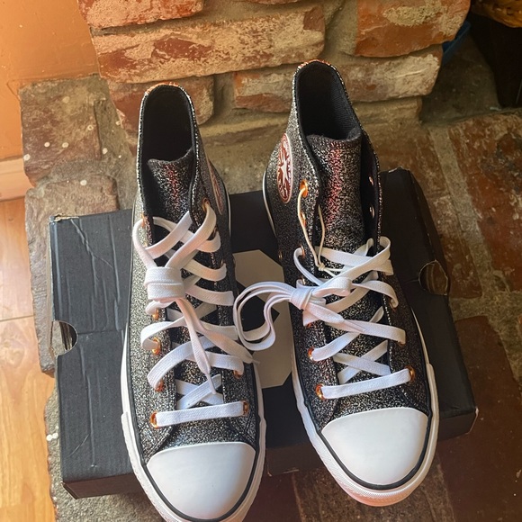 Converse - Picture 3 of 8